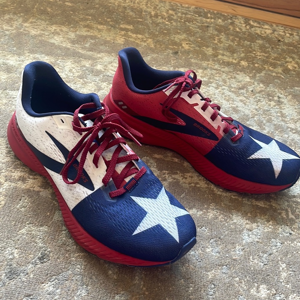 Brooks Launch 8 shoes EUC